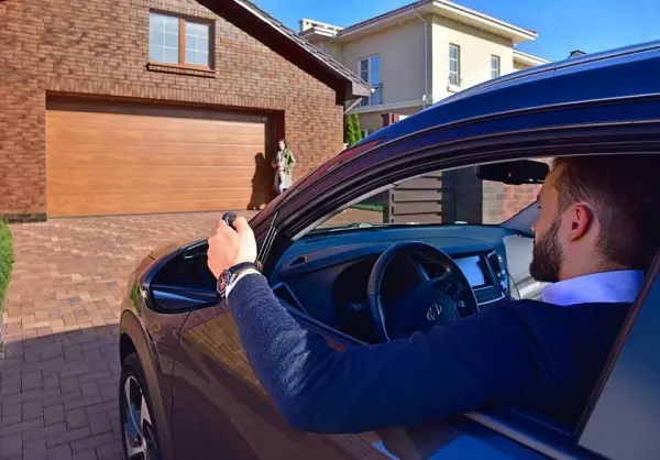 Подарки именинникам при покупке ворот «АЛЮТЕХ»